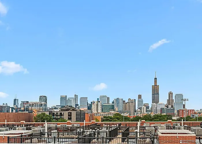 Apartment West Loop Loftsleeps 4, Parking, Pool, & Rooftops *