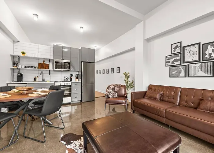 Apartment West Loop Loftsleeps 4, Parking, Pool, & Rooftops *