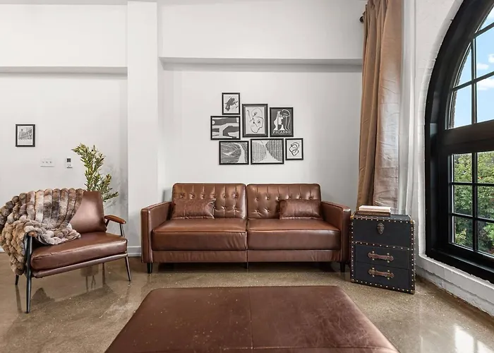 West Loop Loftsleeps 4, Parking, Pool, & Rooftops *