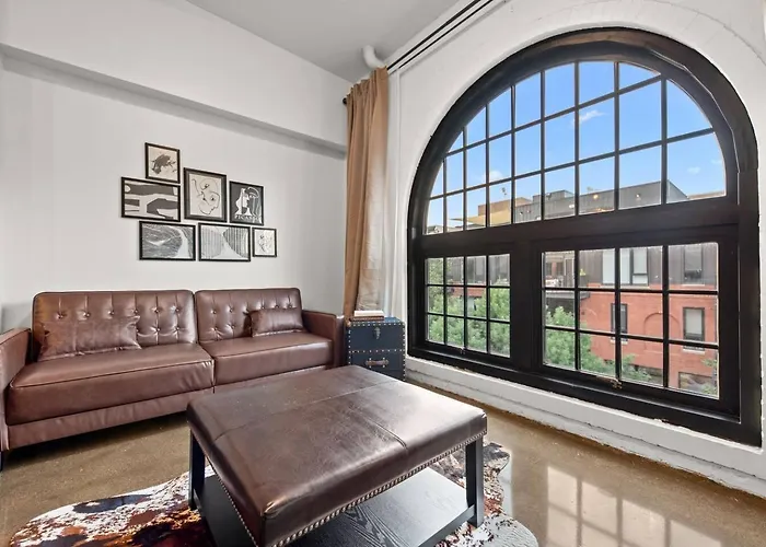 West Loop Loftsleeps 4, Parking, Pool, & Rooftops Apartment Chicago