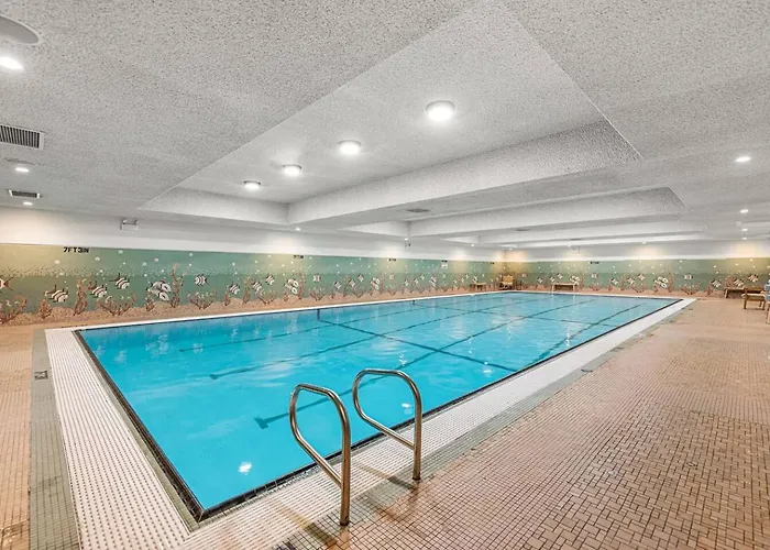 West Loop Loftsleeps 4, Parking, Pool, & Rooftops *